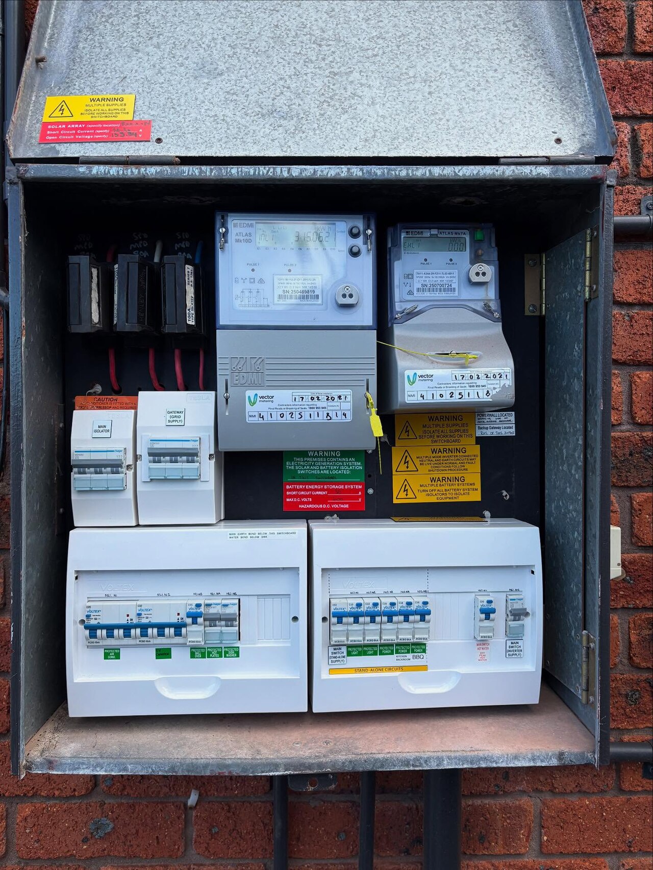Professionele meterkast-aansluiting bij batterij-installatie
